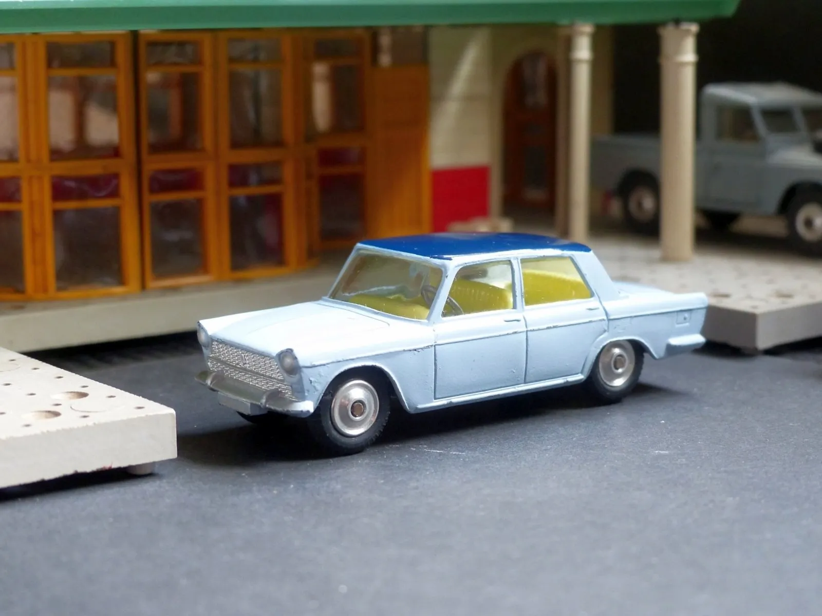 217 Fiat 1800 in two-tone blue and original box