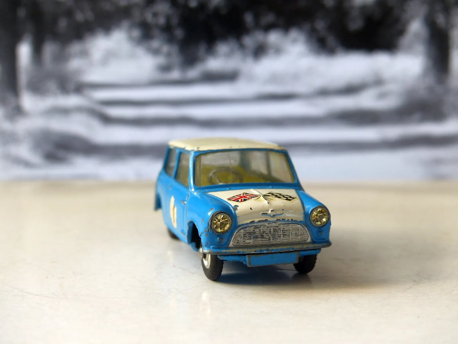 227 Morris Mini-Cooper in blue / white, scarce version (5)