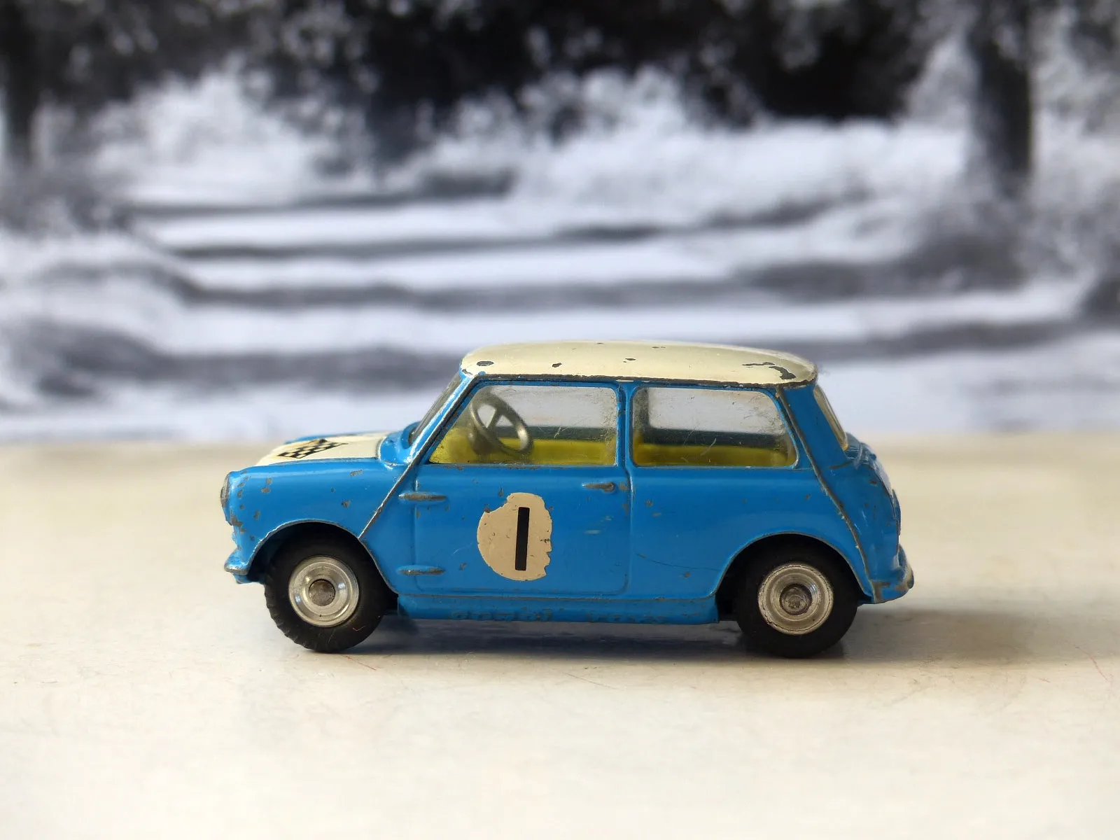 227 Morris Mini-Cooper in blue / white, scarce version (5)