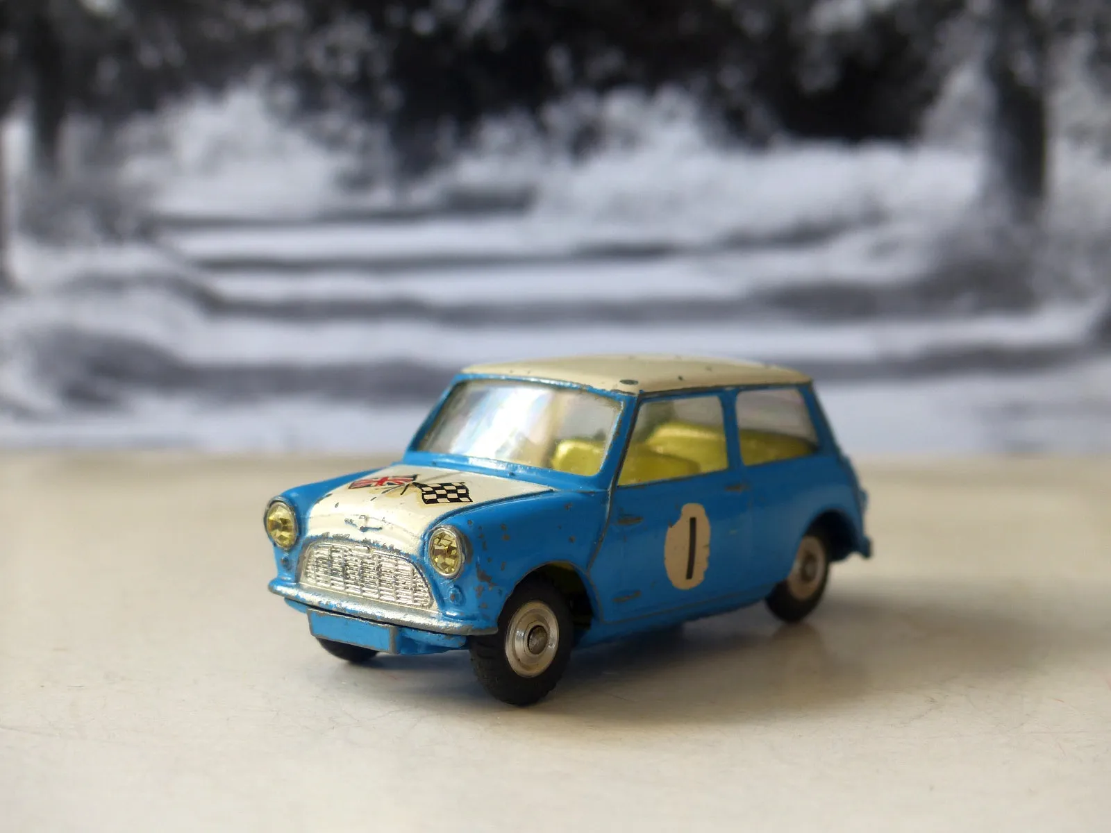 227 Morris Mini-Cooper in blue / white, scarce version (5)