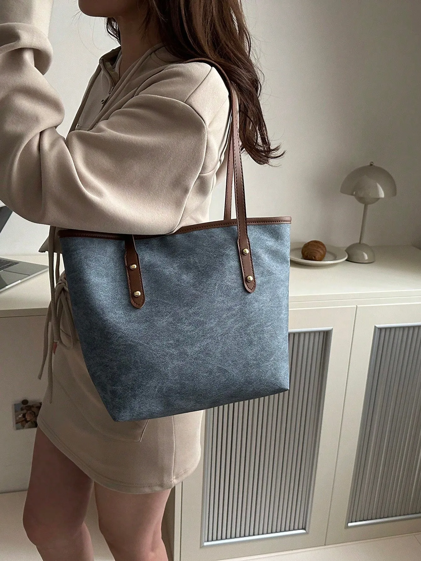 Blue PU Leather Rivet Decor Zipper Closure Large Capacity Simple And Versatile Tote Shoulder Bag